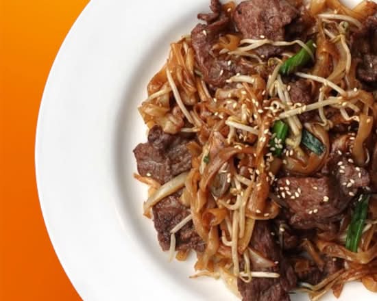 28. Pan Fried Beef Rice Noodle / 乾炒牛河